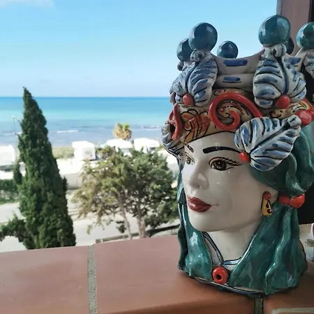 Frontemare Locazione Turistica Guest house *