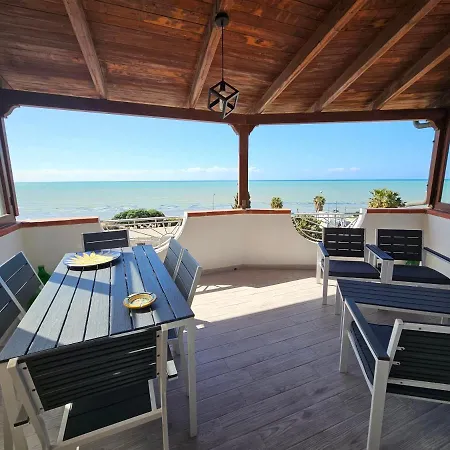 Frontemare Locazione Turistica Guest house *