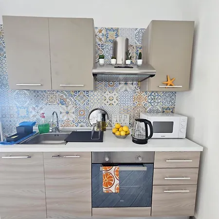 Frontemare Locazione Turistica Guest house *