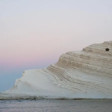 Frontemare Locazione Turistica בית הארחה 4*