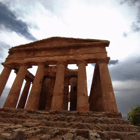 Frontemare Locazione Turistica בית הארחה 4*