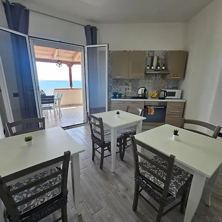 Frontemare Locazione Turistica בית הארחה