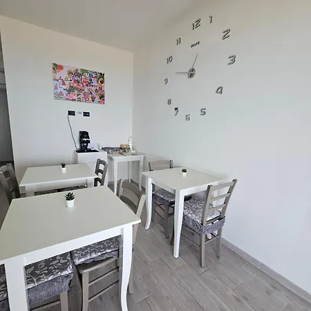 Frontemare Locazione Turistica בית הארחה