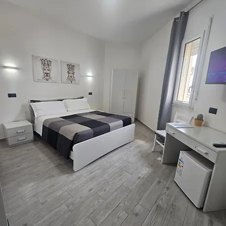 Frontemare Locazione Turistica בית הארחה