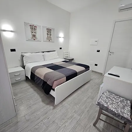 Frontemare Locazione Turistica בית הארחה