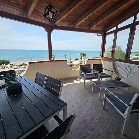 בית הארחה Frontemare Locazione Turistica 4*